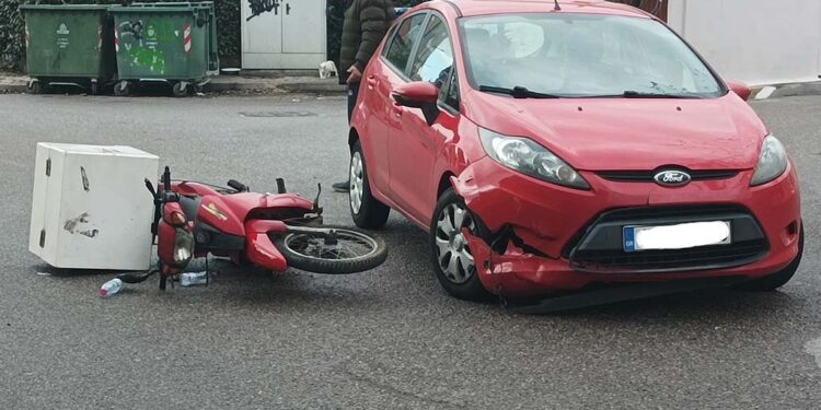 Αγρίνιο: Τραυματίστηκε ντελιβεράς σε τροχαίο