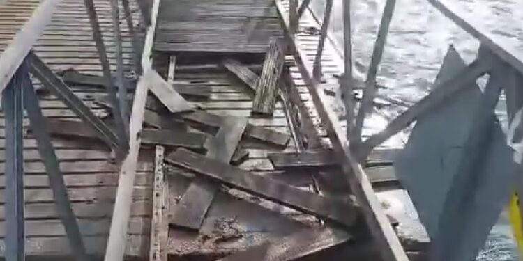 Ζημιές στις ράμπες πρόσβασης στις δύο πλωτές εξέδρες του λιμανιού του Μύτικα