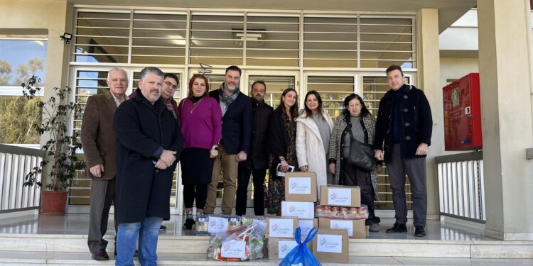 Νέα Δυτική Ελλάδα: Επίσκεψη στο Κωνσταντοπούλειο και παράδοση τροφίμων μακράς διάρκειας