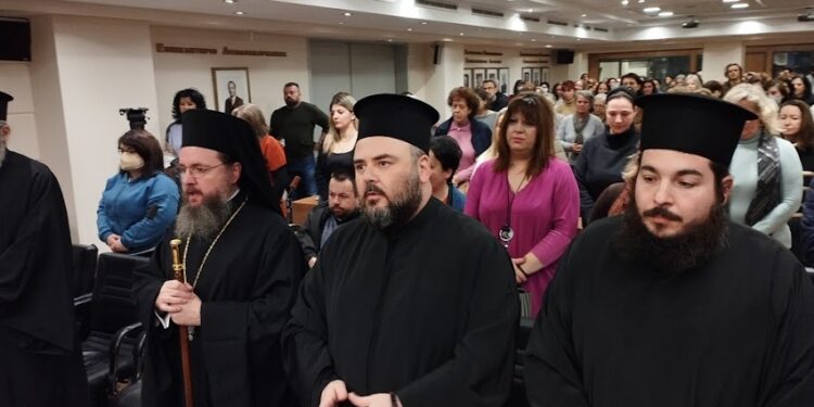 Αγρίνιο/Πολυπληθές το ακροατήριο στην ομιλία του π. Χαραλάμπους Παπαδόπουλου στη Σχολή Γονέων της Μητροπόλεως