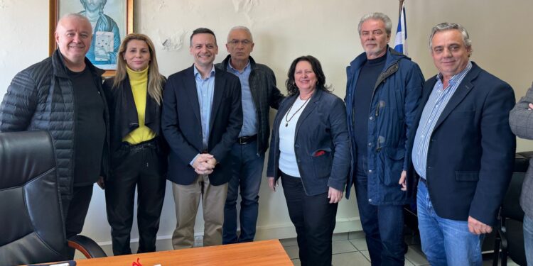 Συνάντηση Σάκη Τορουνίδη με τον Δήμαρχο Αθηναίων Χάρη Δούκα στο Δημαρχείο Αμφιλοχίας