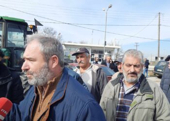 Αγρίνιο: Mπλόκο αγροτών και κτηνοτρόφων στην Εθνική Οδό (ΒΙΝΤΕΟ-ΦΩΤΟ)