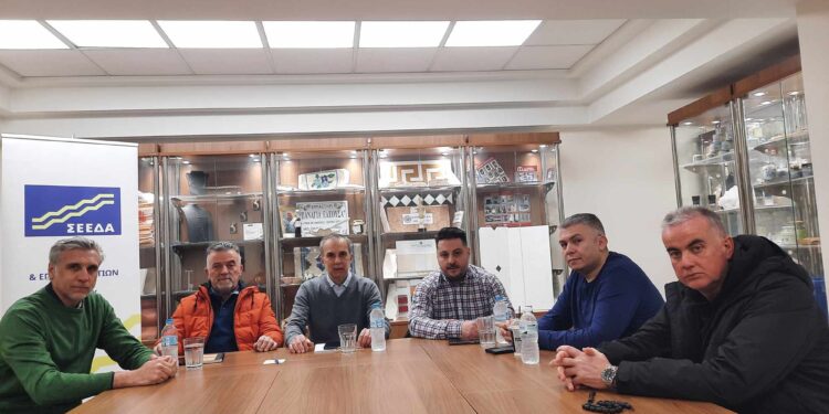 Συνέντευξη τύπου των μελών του νέου συλλόγου «Εμπόρων και Επιχειρηματιών δήμου Αγρινίου» (φωτο-βιντεο)