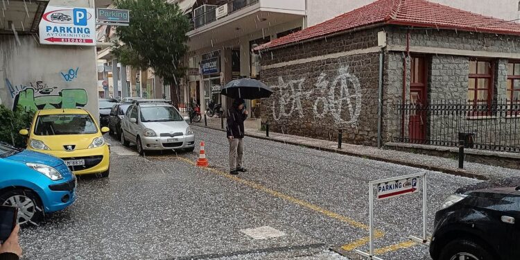  Σφοδρή χαλαζόπτωση στο Αγρίνιο (βίντεο-φωτο)
