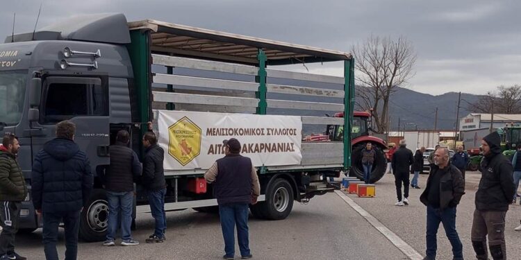 Αγρίνιο: Στο μπλόκο και σήμερα οι αγρότες/Νεοχωρίτης στην 15μελή αντιπροσωπεία η οποία θα συναντήσει τον Πρωθυπουργό