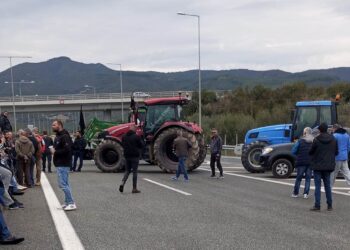 Αιτωλ/νία:Οι αγρότες έκλεισαν την Ιόνια Οδό, συγκέντρωση στο Μεσολόγγι τη Δευτέρα (βιντεο-φωτο)