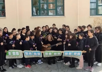 Συγκλονίζει το τραγούδι  των μαθητών του 1ου Δημοτικού Αιτωλικού για τα θύματα των Τεμπών