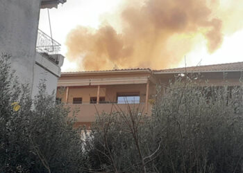 Αγρίνιο:Φωτιά σε οικία τρίτου ορόφου στην Ερυθραία