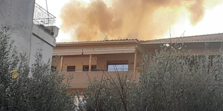 Αγρίνιο:Φωτιά σε οικία τρίτου ορόφου στην Ερυθραία