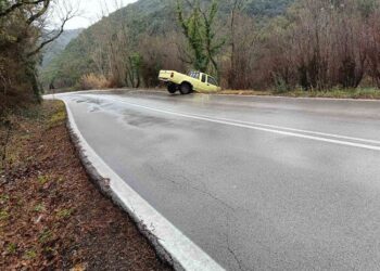 Εκτροπή οχήματος στο 14 χλμ Εθνικής οδού Αγρινίου – Καρπενησίου