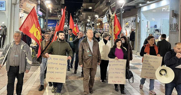 Αγρίνιο: Διαμαρτυρίες ΚΚΕ και ΚΝΕ, ενάντια στην αποστολή ελληνικών ενόπλων δυνάμεων εκτός Ελλάδα