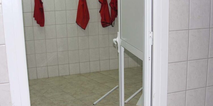 Αγρίνιο: Αγανάκτηση δίχως όρια – Έκλεψαν ΞΑΝΑ τα αποδυτήρια του ΔΑΚ Αγρινίου εν ώρα αγώνα!