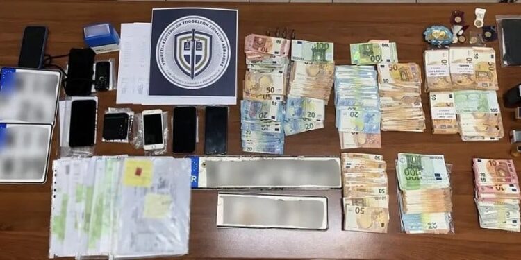 Συλλήψεις υπαλλήλων στη Διεύθυνση Μεταφορών και Επικοινωνιών – Μέχρι 1.000 ευρώ το «φακελάκι»