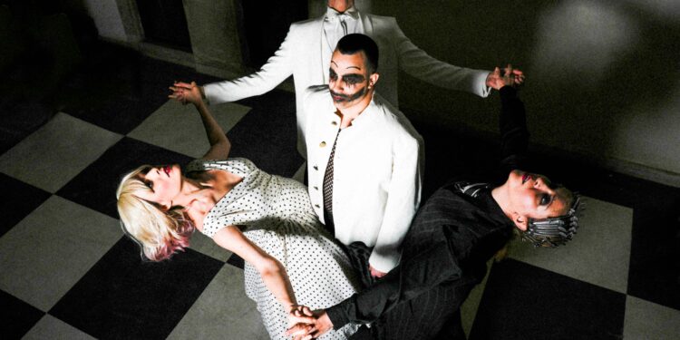 Το Δη.Πε.Θε. Αγρινίου ξεκινάει τις παραστάσεις της ΝΕΑΣ ΣΚΗΝΗΣ με το έργο «ΚΕΚΛΕΙΣΜΕΝΩΝ ΤΩΝ ΘΥΡΩΝ»