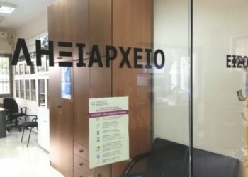Επιστημονική υπηρεσία Βουλής: Πρόβλημα στα ληξιαρχεία αν δεν τροποποιηθεί η έμφυλη αναφορά στους γονείς