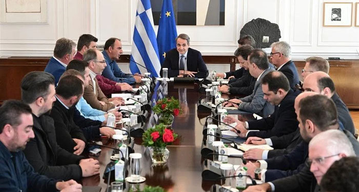 Αυτά είναι τα μέτρα που δίνει η κυβέρνηση στους αγρότες για να «φρενάρουν» τις κινητοποιήσεις