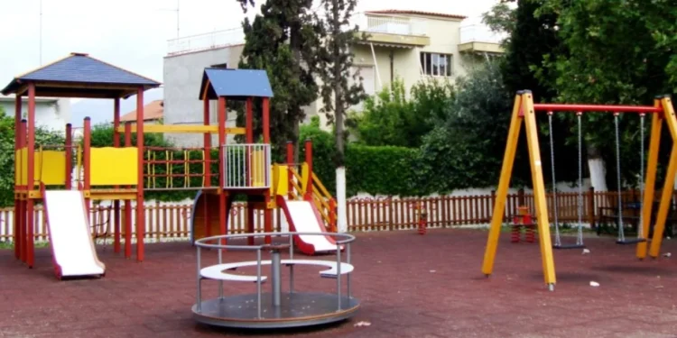 83χρονος αυτοϊκανοποιούνταν έξω από παιδική χαρά