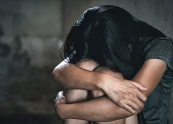 Σοκαρισμένη η 19χρονη που εξαναγκάστηκε από τον σύντροφό της να αποβάλλει