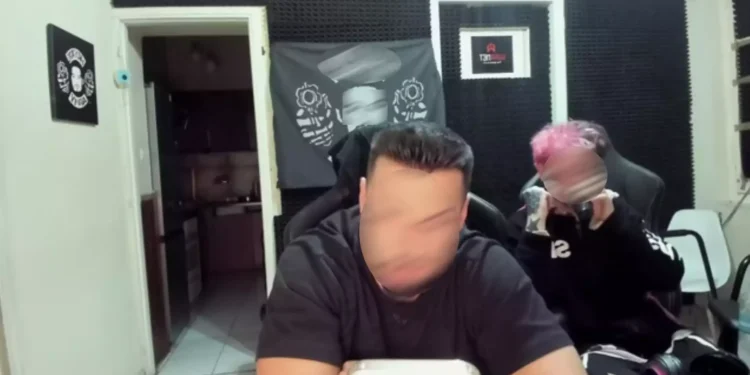 Σοκ με τον Youtuber «Αρχηγό» που χτυπούσε και εξευτέλιζε ΑμεΑ για να βγάλει χρήματα – Τι υποστηρίζει ο ίδιος