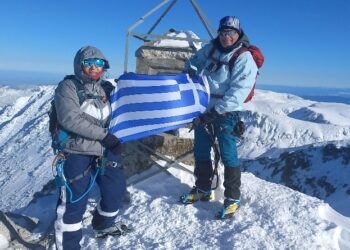 Στην ψηλότερη κορυφή των Βαλκανίων ο Αμφιλοχιώτης ορειβάτης Αλ. Ζαβιτσάνος μαζί με την Κορίνα! (φωτό & βίντεο)