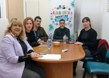Συνάντηση της Αντιπεριφερειάρχη Άννας Μαστοράκου για συντονισμό δράσεων με στόχο τη βελτίωση της υγειονομικής κατάστασης των ΡΟΜΑ