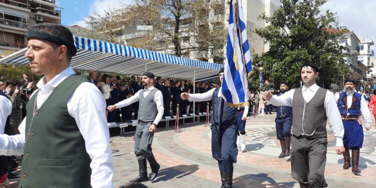 Mε λαμπρότητα γιορτάζεται η 25η Μαρτίου στο Αγρίνιο – Με παλμό και υπερηφάνεια η παρέλαση