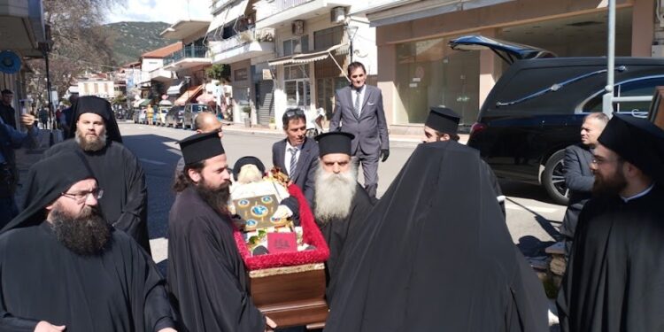 Θέρμο: Σε κλίμα συγκίνησης η ταφή  του Μακαριστού Επισκόπου Ευκαρπίας Ιεροθέου στη γενέτειρά του
