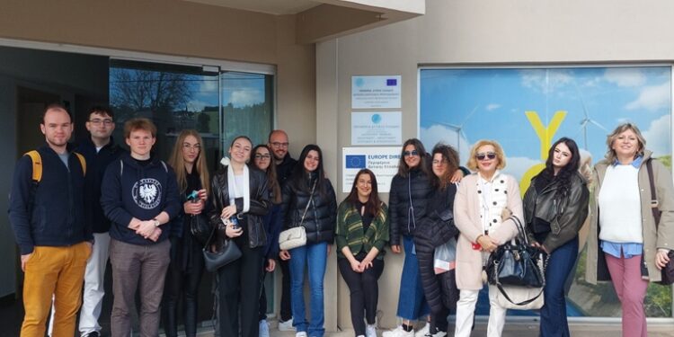 Συνεργασία του Europe Direct με τα μέλη του ευρωπαϊκού προγράμματος «Erasmus ΚΑ2 Youth2EU»