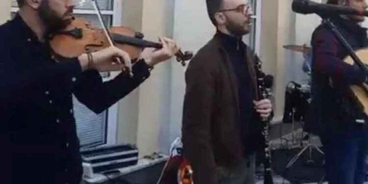 Αυθόρμητο αποκριάτικο γλέντι από την ΓΕ Αγρινίου