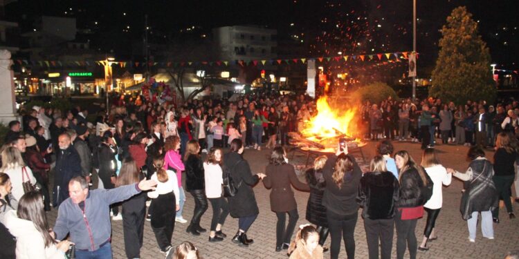 Με πολύ κόσμο τα”Λαμπαδιάσματα ” στην Αμφιλοχία