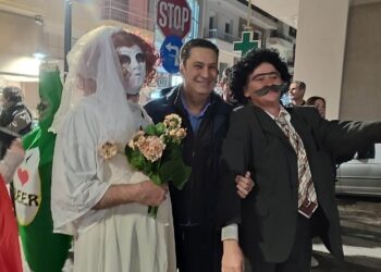 Αγρίνιο/Αποκριάτικα πεζοδρομο-πατήματα με Μπούλες στους πεζόδρομους της πόλης