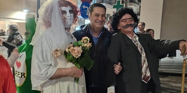 Αγρίνιο/Αποκριάτικα πεζοδρομο-πατήματα με Μπούλες στους πεζόδρομους της πόλης