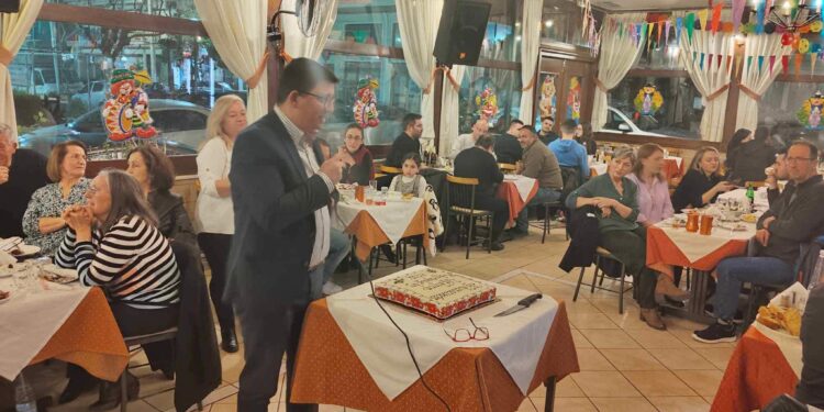 Μέσα  ιδιαίτερη ζεστή και φιλική ατμόσφαιρα η κοπή της πίτας του Μορφωτικού Πολιτιστικού Συλλόγου Αγραμπελιωτών