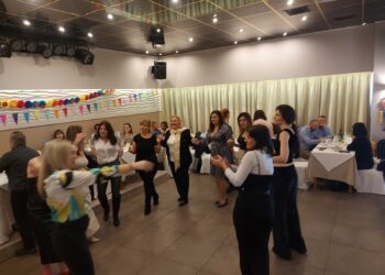 Ο χορός του Πολιτιστικού Συλλόγου Περδικακιωτών Αιτωλοακαρνανίας ” Η Αγία Παρασκευή “