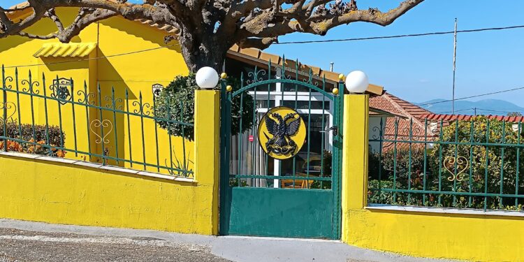 Αιτωλοακαρνανία-Εντυπωσιακό: Έβαψε ολόκληρο το σπίτι του με τα χρώματα της ΑΕΚ