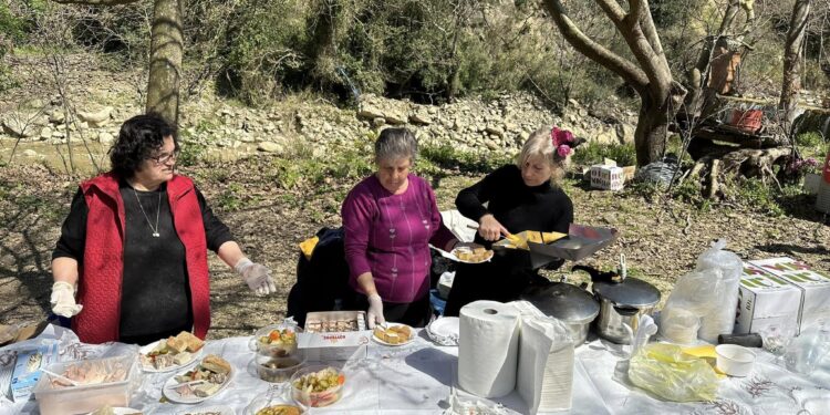 Σε ρυθμούς Καθαράς Δευτέρας οι Αιτωλοακαρνάνες- Κούλουμα με σαρακοστιανά και μουσική
