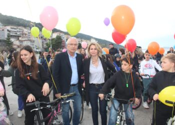 Αμφιλοχία| Εντυπωσίασε μικρούς και μεγάλους η χρωματιστή αποκριάτικη ποδηλατάδα