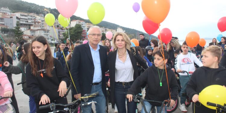 Αμφιλοχία| Εντυπωσίασε μικρούς και μεγάλους η χρωματιστή αποκριάτικη ποδηλατάδα