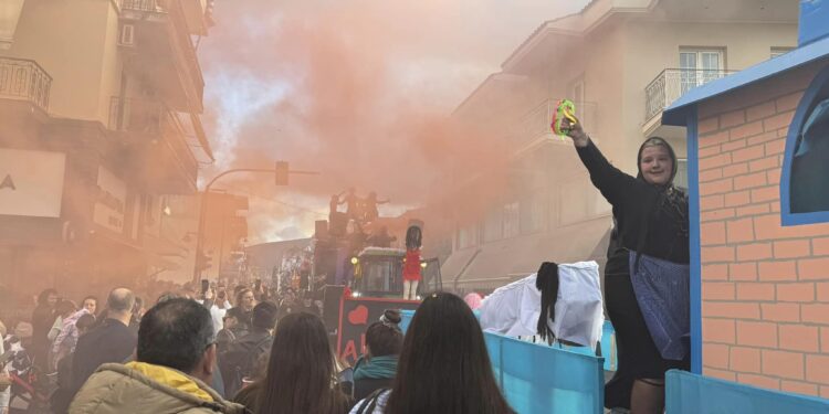Στην Βόνιτσα εντυπωσίασε το έθιμο του Αχυρένιου – Γληγοράκη