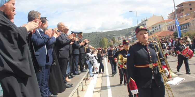 Εντυπωσιακός ο εορτασμός της 25ης Μαρτίου στο δήμο Αμφιλοχίας(φωτο)