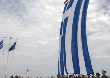 Επέτειος 25ης Μαρτίου: Υψώθηκε στη Χίο η μεγαλύτερη Ελληνική σημαία