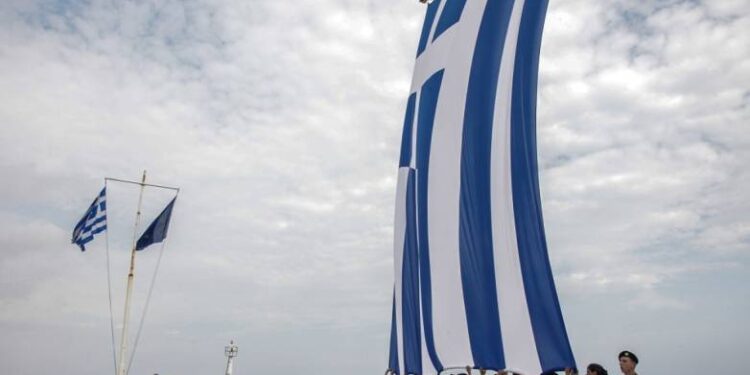 Επέτειος 25ης Μαρτίου: Υψώθηκε στη Χίο η μεγαλύτερη Ελληνική σημαία