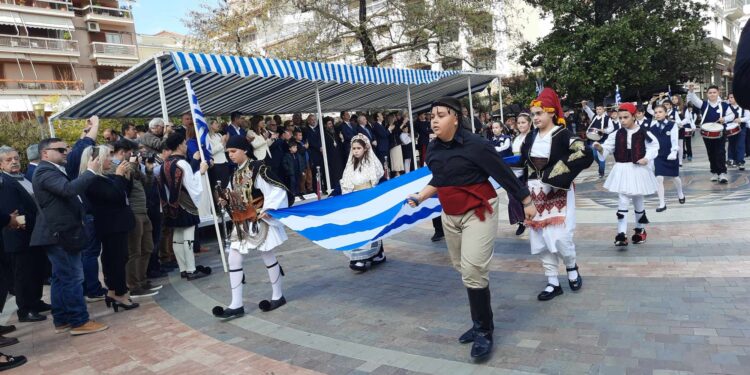 Mε λαμπρότητα γιορτάζεται η 25η Μαρτίου στο Αγρίνιο – Με παλμό και υπερηφάνεια η παρέλαση