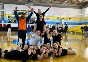 Η ομάδα βόλεϋ του 2ου ΓΕΛ Ναυπάκτου αναδείχθηκε πρωταθλήτρια της Δ.Δ.Ε. Αιτωλ/νίας στους πανελλήνιους σχολικούς αθλητικούς αγώνες 2023-2024