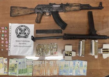 Συνελήφθη 49χρονος με καλάσνικοφ, υποπολυβόλο και κοκαΐνη σε περιοχή του δήμου Ακτίου-Βόνιτσας