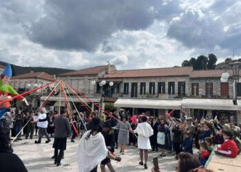 Θέρμο: Η καρναβαλική διάθεση κυριάρχησε στα σημερινά Αποκριάτικα Δρώμενα