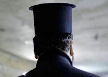 Αιτωλοακαρνάνας ιερέας επιτέθηκε στην εν διαστάσει σύζυγό του μέσα σε δικαστήριο – Στο νοσοκομείο η ίδια και το παιδί τους