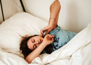 Αν νιώθεις συνέχεια κουρασμένη, κόψε αυτές τις συνήθειες