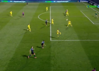 Ο Κυριάκος Μητσοτάκης πήρε τηλέφωνο το πρώτο ομόφυλο ζευγάρι που παντρεύτηκε στη Νέα Σμύρνη