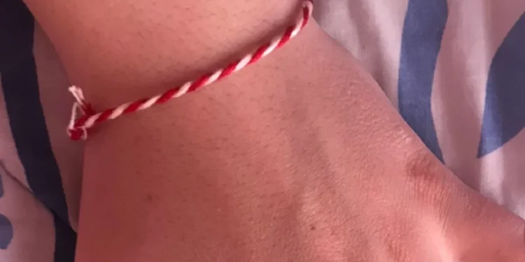 Μάρτης: Μέχρι πότε φοράμε το βραχιολάκι – Τι συμβολίζει το έθιμο